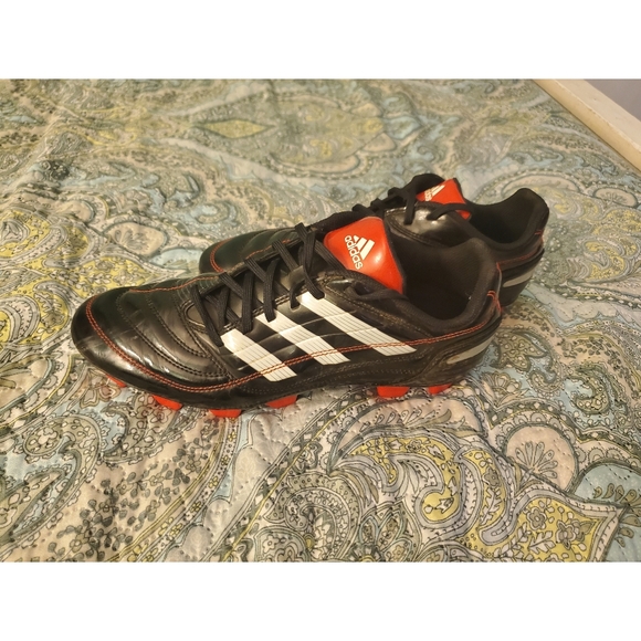 Soccer cleats - Picture 2 of 8